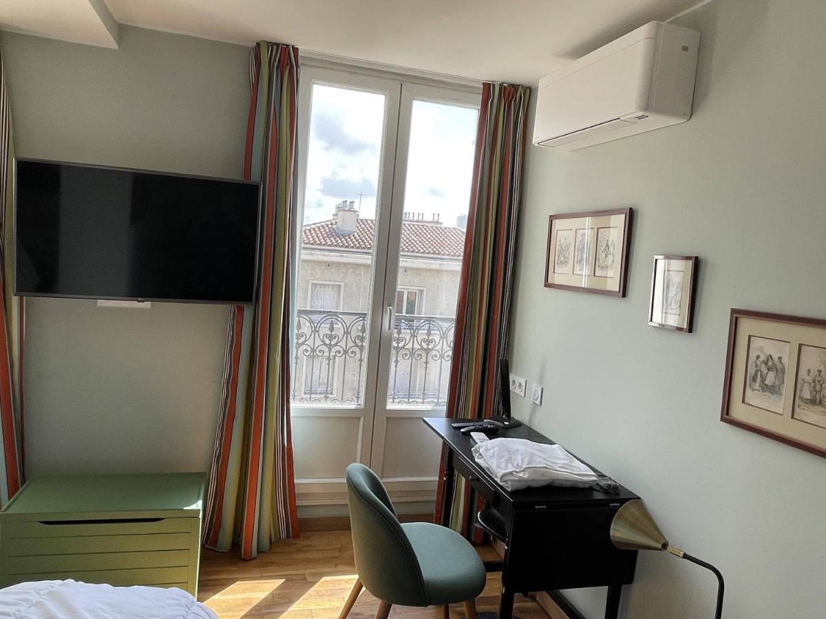 Appartement Mignon Calme Douillet Ascenseur Clim Etage Eleve Proche Parking Et Toutes Commodites Au Coeur Du Toulon Historique Bagian luar foto