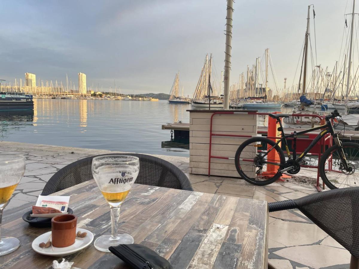 Appartement Mignon Calme Douillet Ascenseur Clim Etage Eleve Proche Parking Et Toutes Commodites Au Coeur Du Toulon Historique Bagian luar foto