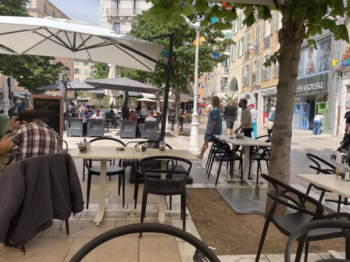 Appartement Mignon Calme Douillet Ascenseur Clim Etage Eleve Proche Parking Et Toutes Commodites Au Coeur Du Toulon Historique Bagian luar foto