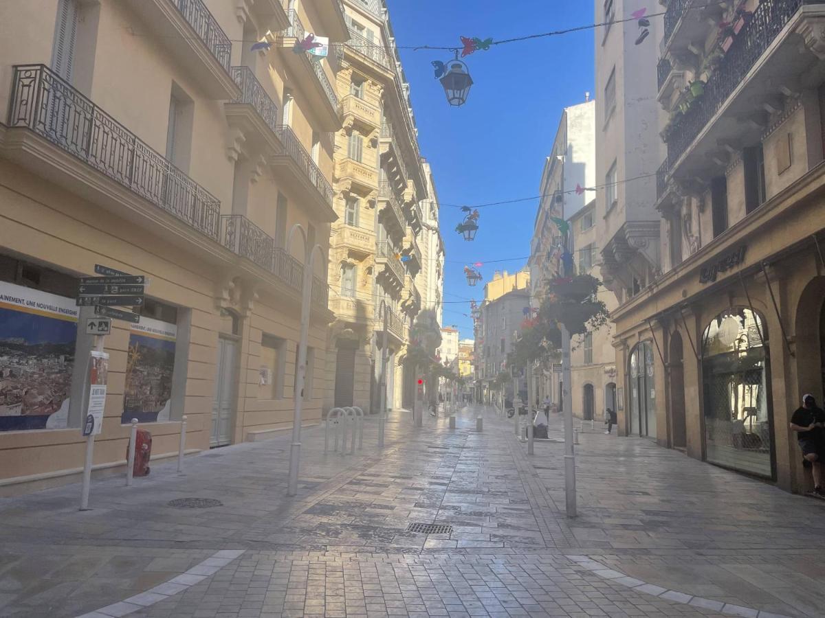 Appartement Mignon Calme Douillet Ascenseur Clim Etage Eleve Proche Parking Et Toutes Commodites Au Coeur Du Toulon Historique Bagian luar foto