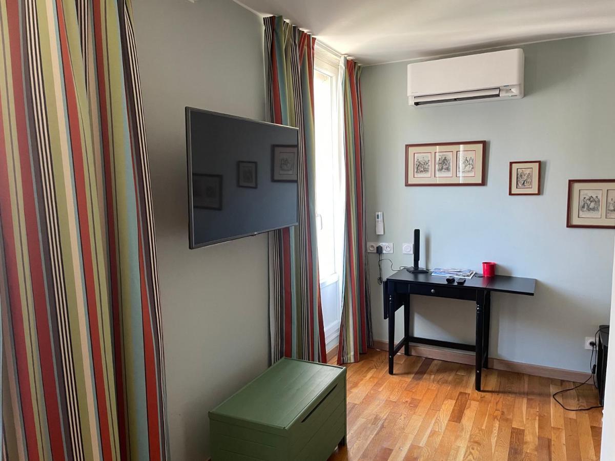 Appartement Mignon Calme Douillet Ascenseur Clim Etage Eleve Proche Parking Et Toutes Commodites Au Coeur Du Toulon Historique Bagian luar foto