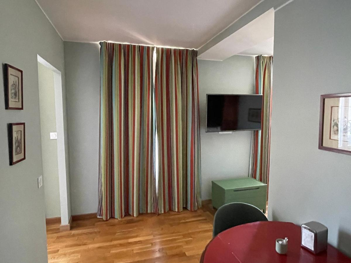Appartement Mignon Calme Douillet Ascenseur Clim Etage Eleve Proche Parking Et Toutes Commodites Au Coeur Du Toulon Historique Bagian luar foto