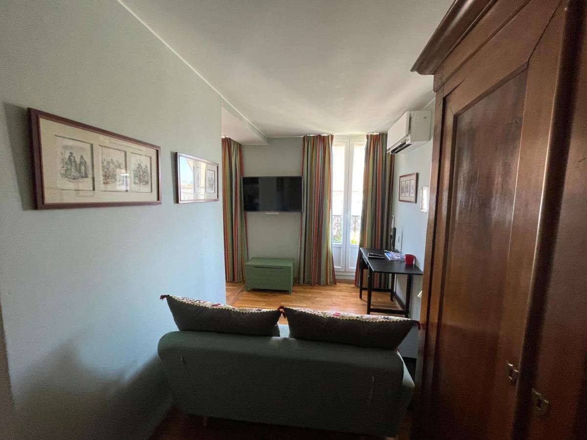 Appartement Mignon Calme Douillet Ascenseur Clim Etage Eleve Proche Parking Et Toutes Commodites Au Coeur Du Toulon Historique Bagian luar foto